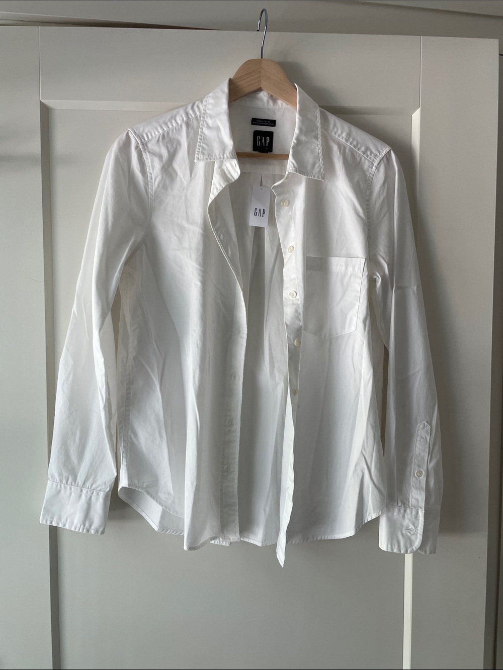GAP Women’s Perfect Shirt Classic White Button-Down